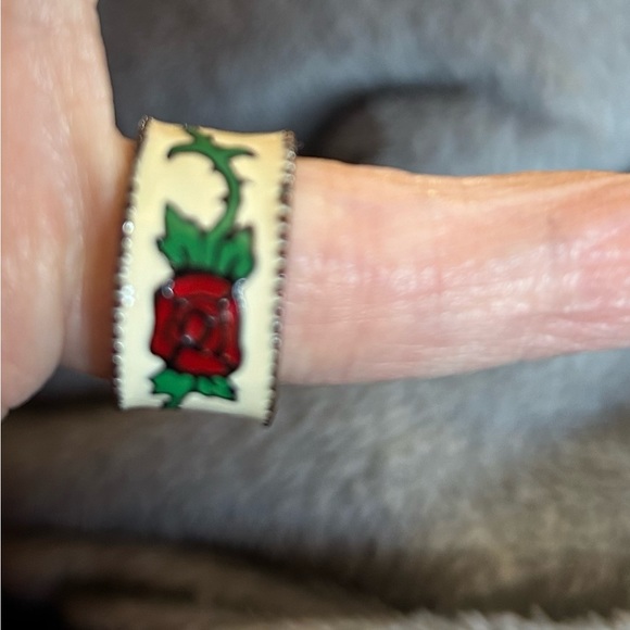 Rose print enamel band ring - Picture 3 of 5